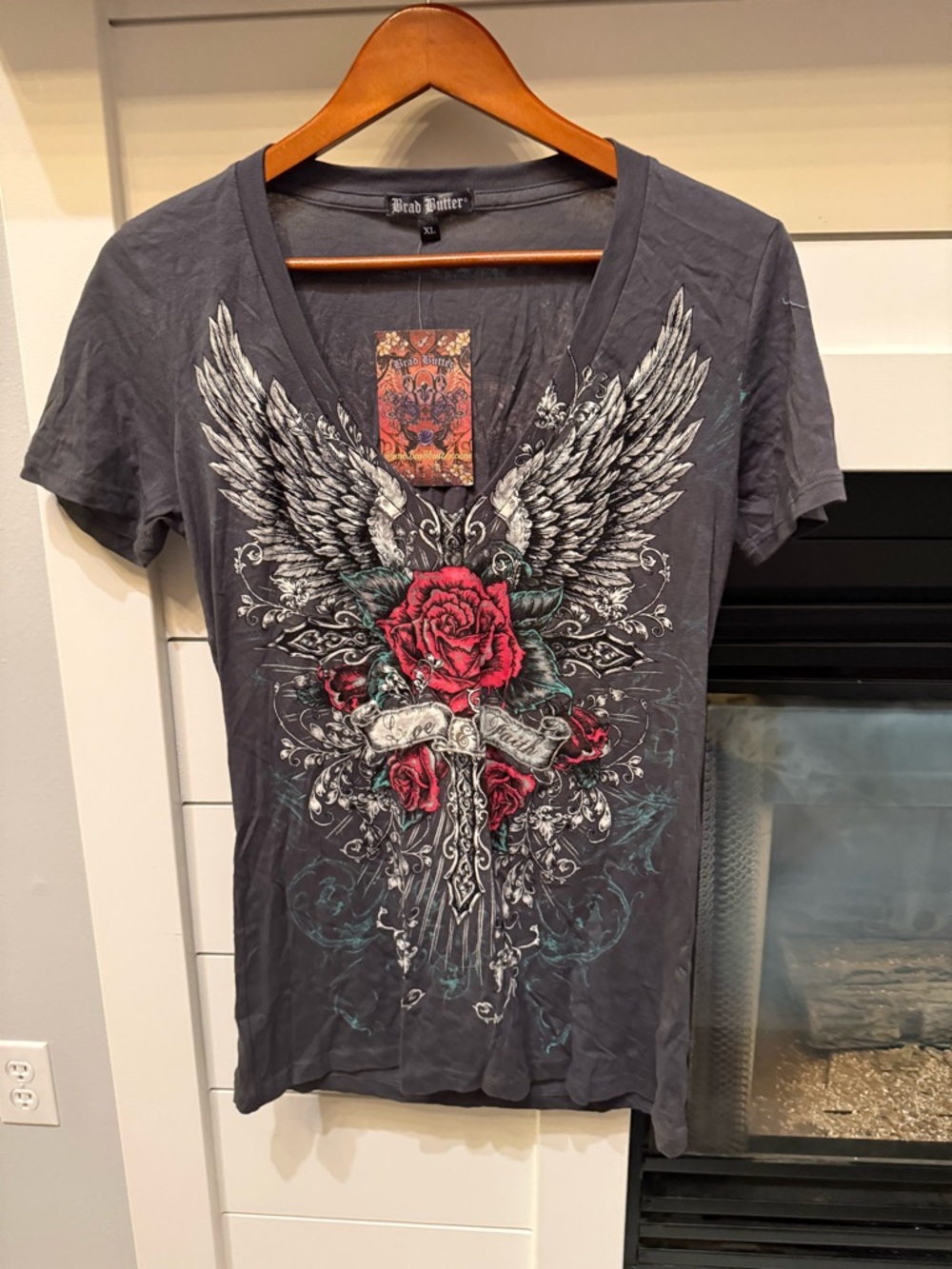 Brad Butter women’s V-Neck Graphic Tee with Red Rose & Wings size Large